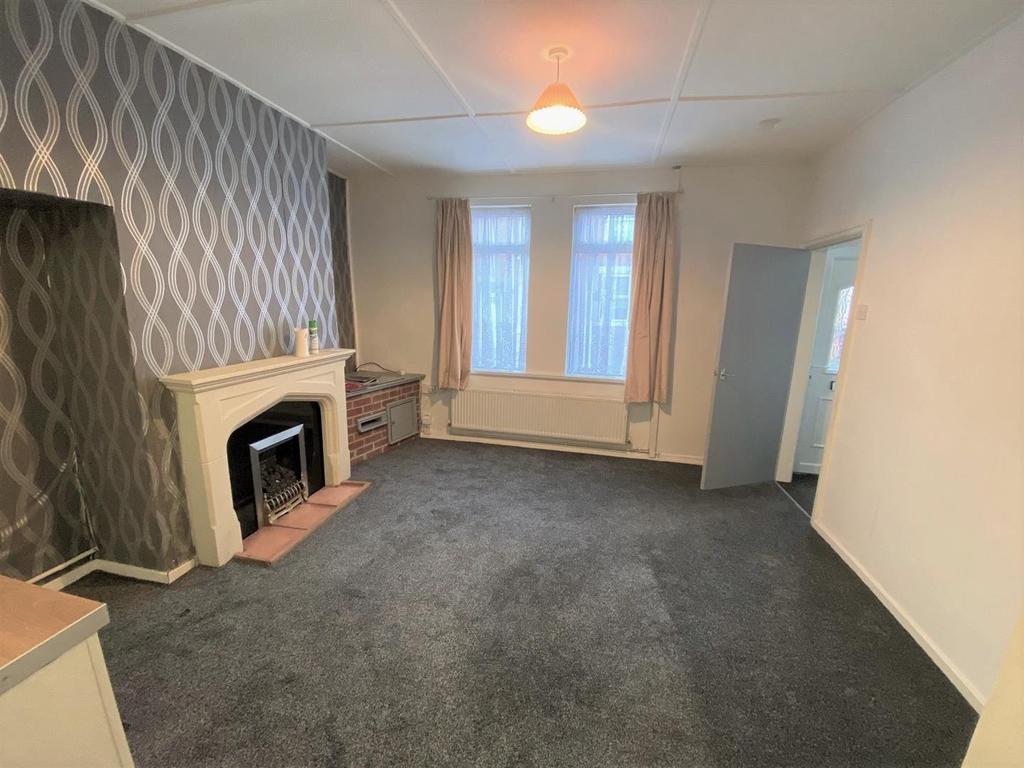 Bancroft Lane, Mansfield 3 bed semidetached house £600 pcm (£138 pw)
