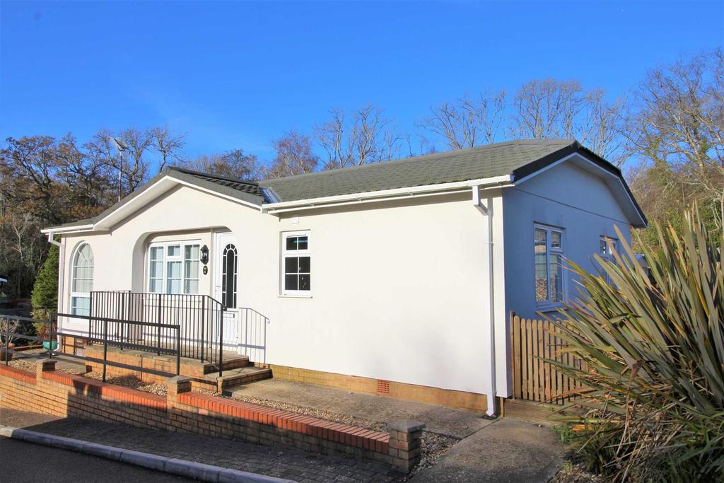 Bashley Cross Road, New Milton 2 bed park home £189,950