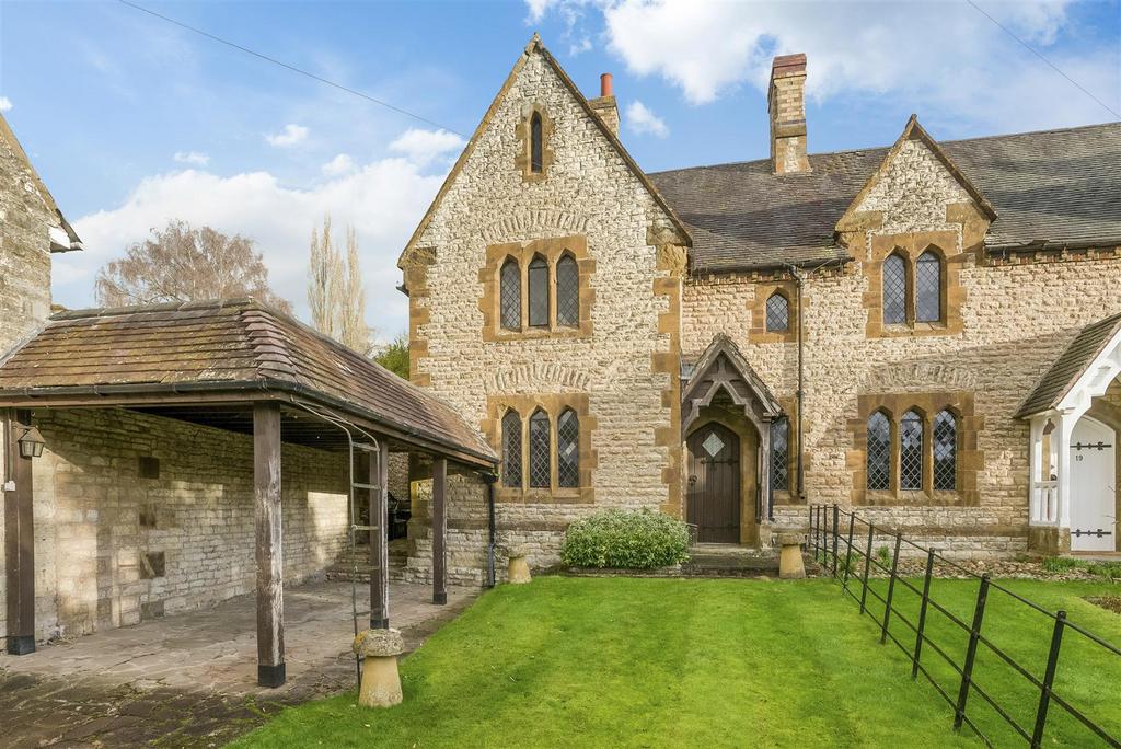 Combrook, Warwickshire 2 bed end of terrace house £350,000