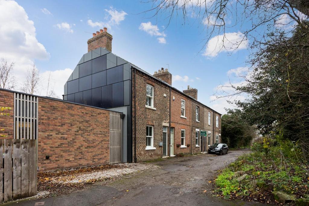 Hob Moor Terrace, York 2 bed terraced house £950 pcm (£219 pw)