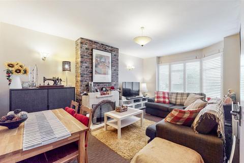 10 Blenheim Close, Greenford, UB6 8ET