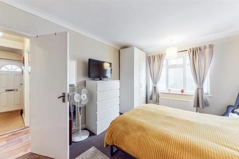 10 Blenheim Close, Greenford, UB6 8ET