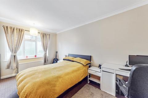 10 Blenheim Close, Greenford, UB6 8ET