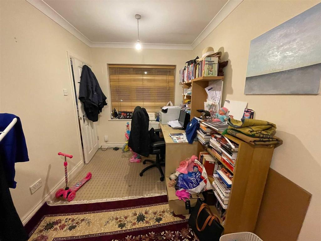 Meads Lane, Seven Kings 4 bed end of terrace house for sale £600,000
