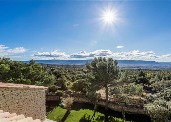 Stone villa with guest house and indoor/outdoor sw