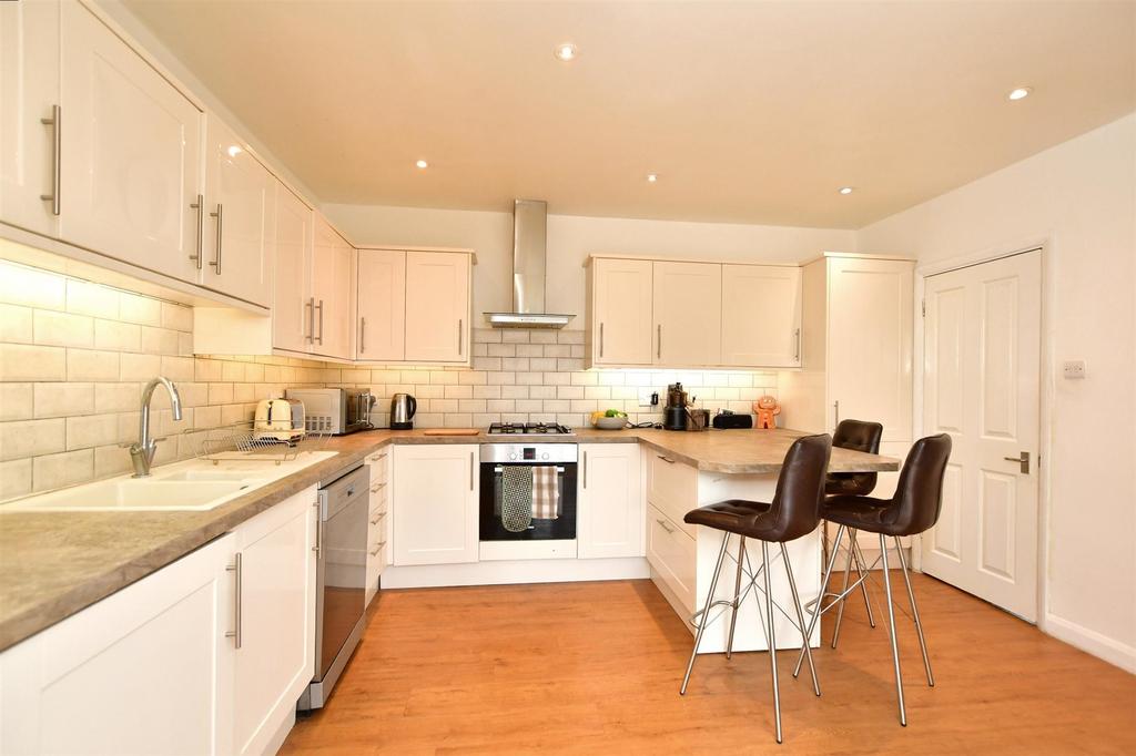 Kitchen/ Breakfast Room