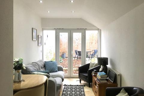 2 bedroom flat for sale - Southchurch Avenue, SS1