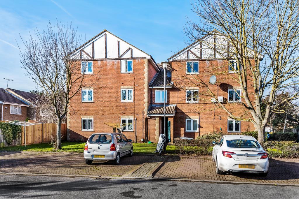 Langley, Berkshire, SL3 2 bed flat for sale £185,000