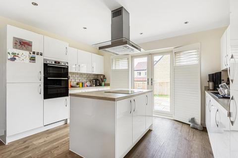 2 Olympian Close, Long Hanborough, Witney, OX29 8FY