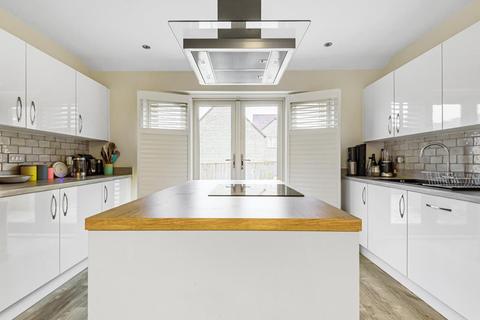 2 Olympian Close, Long Hanborough, Witney, OX29 8FY