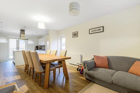 2 Olympian Close, Long Hanborough, Witney, OX29 8FY