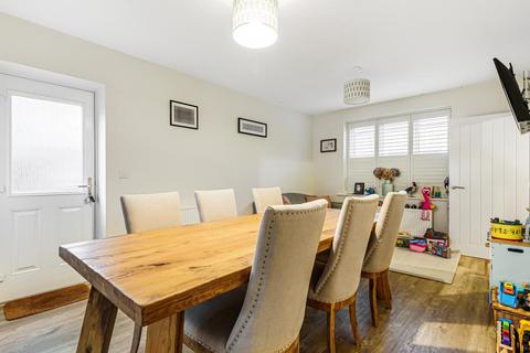 2 Olympian Close, Long Hanborough, Witney, OX29 8FY