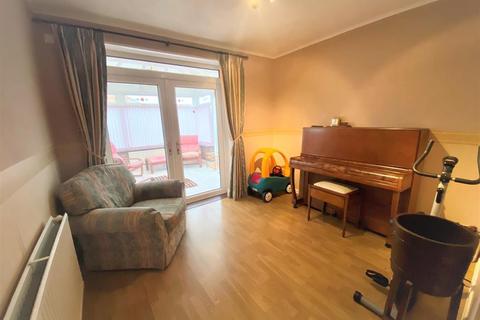 34 Leaze Close, Berkeley, GL13 9DA