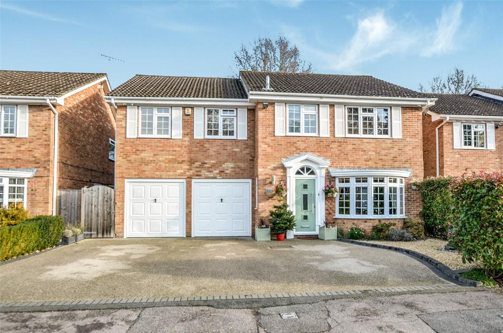 Sarum Avenue, West Moors, Ferndown, Dorset, BH22 5 bed detached house