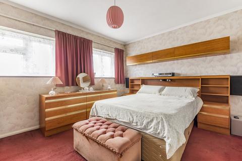 8 Southold Rise, London, SE9 3BG