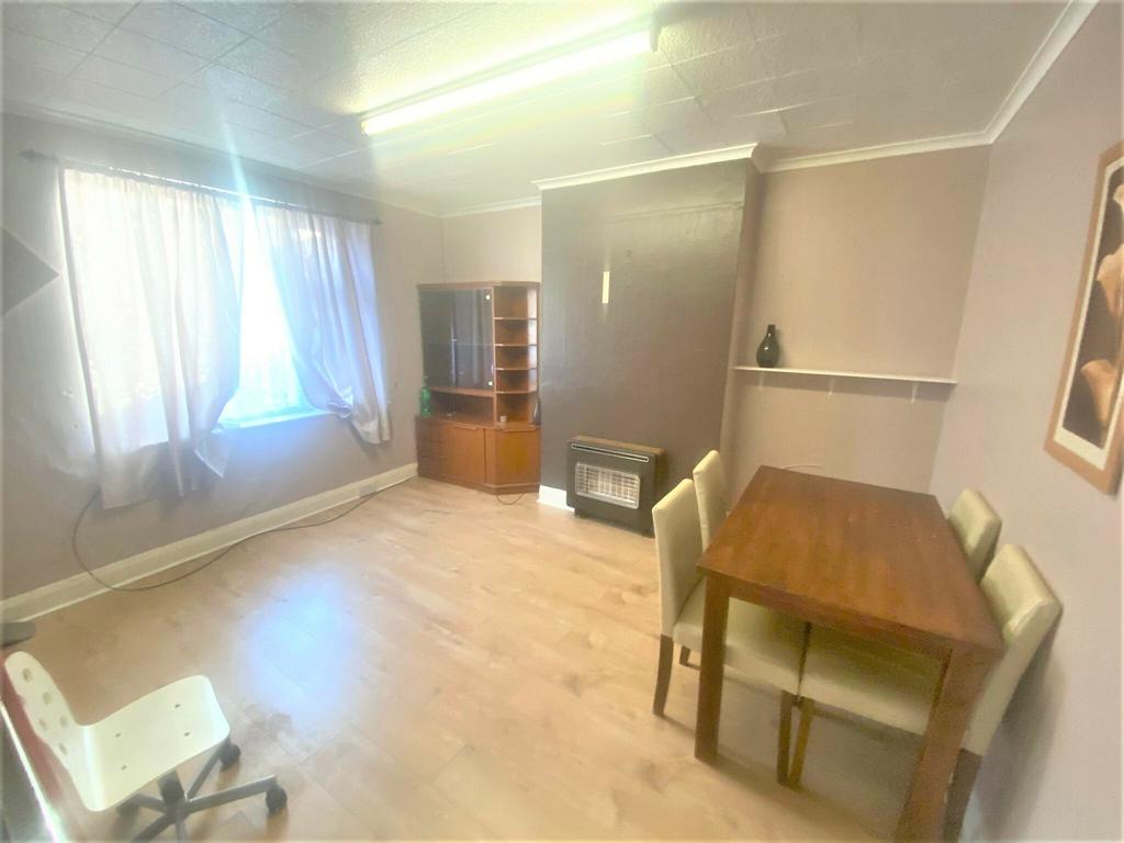 Dashwood Ave High 3 bed semidetached house £1,300 pcm (£300 pw)