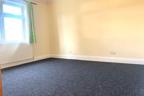 3 bedroom terraced house to rent, No Deposit Option. Fairholme Road, Gants Hill, IG1