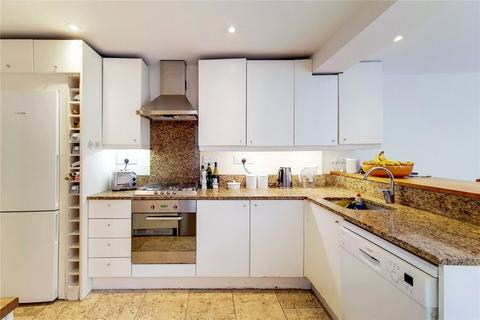 5 bedroom terraced house to rent - Chesilton Road, London
