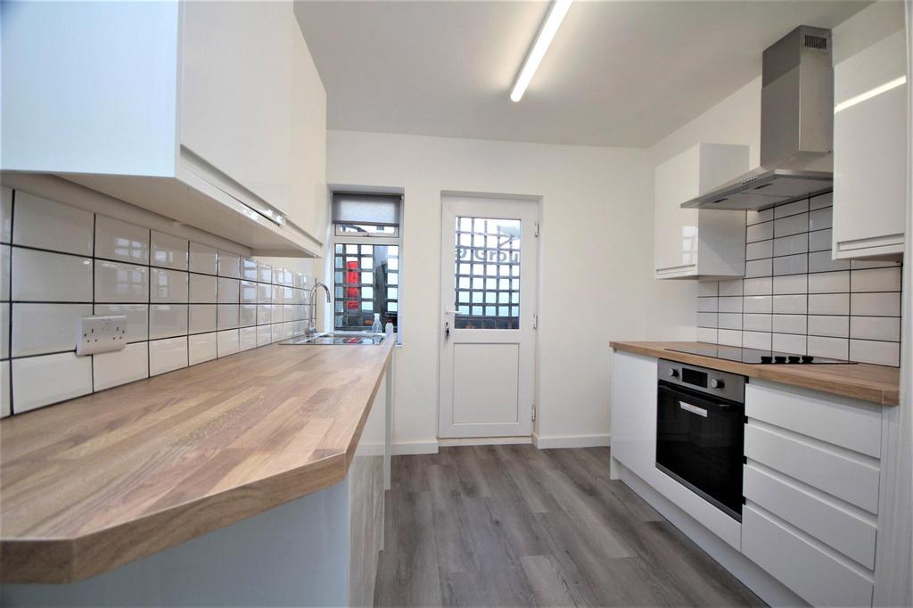 Fircroft Avenue, Lancing, West... 2 bed bungalow £1,200 pcm (£277 pw)