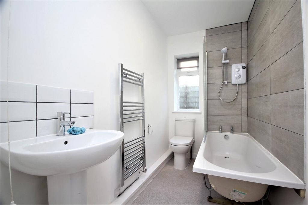 Fircroft Avenue, Lancing, West... 2 bed bungalow £1,200 pcm (£277 pw)
