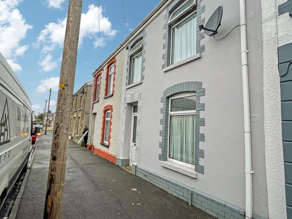 Glynllwchwr Road, Pontarddulais... 3 bed terraced house £125,000