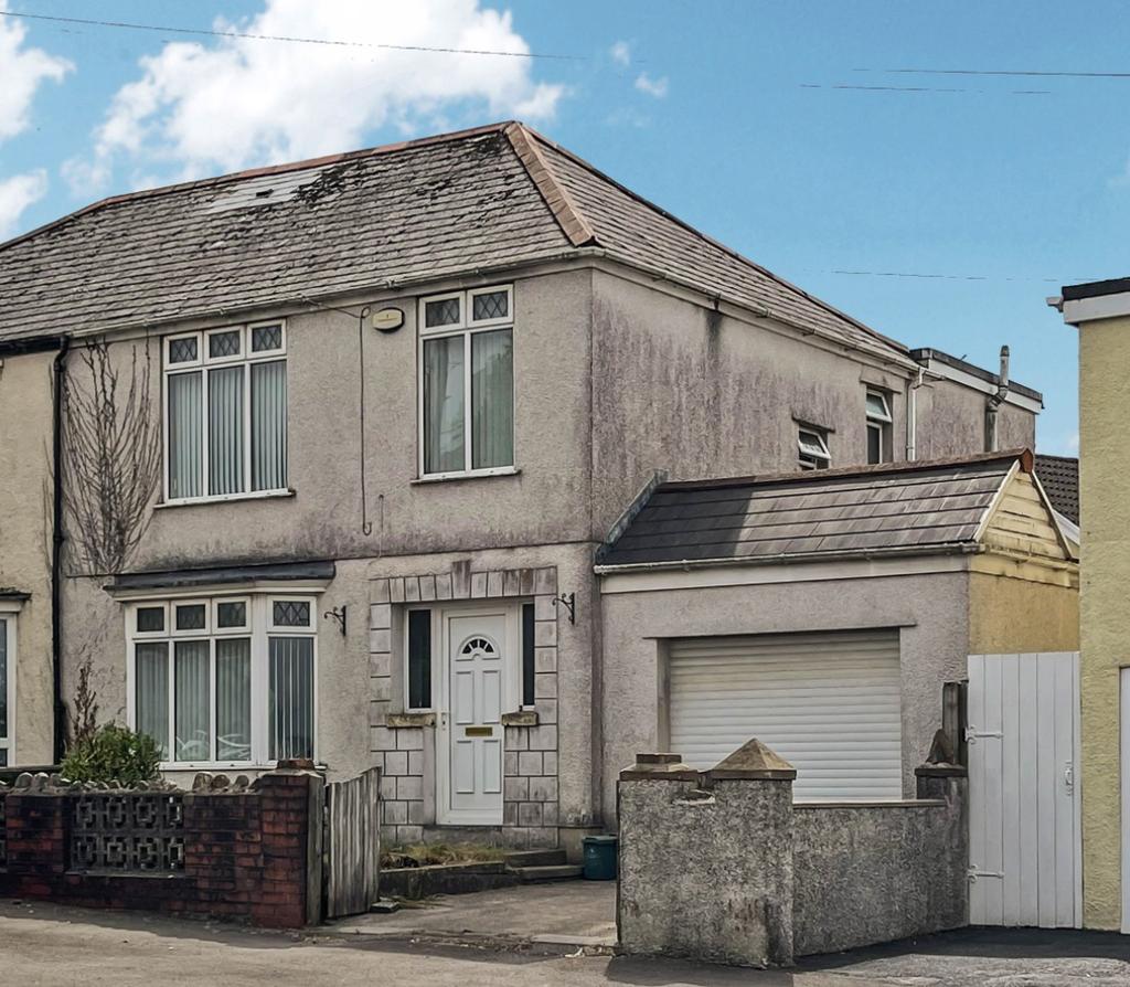 Carmarthen Road, Fforestfach, Swansea, West SA5 4BR 3 bed