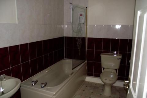 2 bedroom flat to rent, ROLLE QUAY, BARNSTAPLE, DEVON, EX31 1JE
