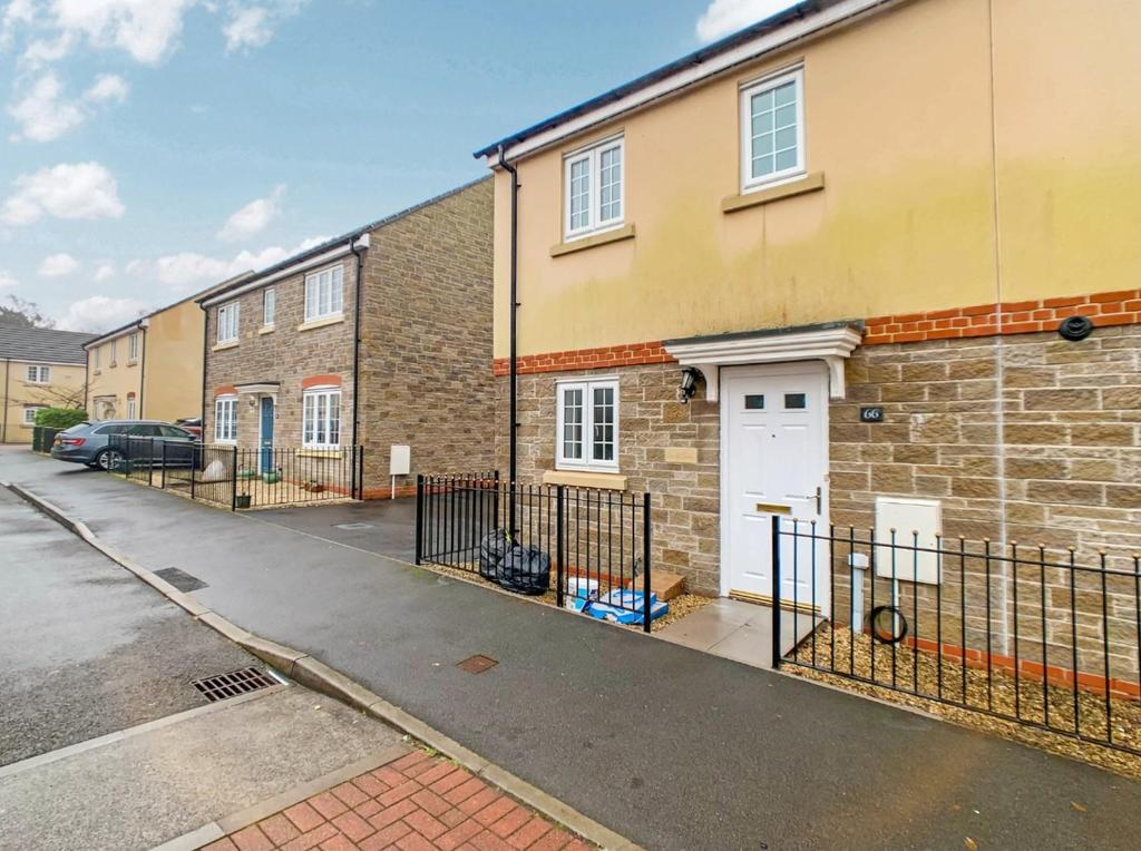 Ffordd Cambria, Pontarddulais... 2 bed end of terrace house £135,000