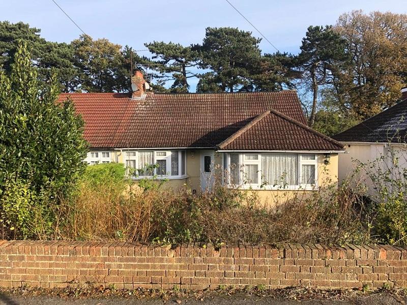 Harrow Way, Watford WD19 4 bed semidetached bungalow £535,000