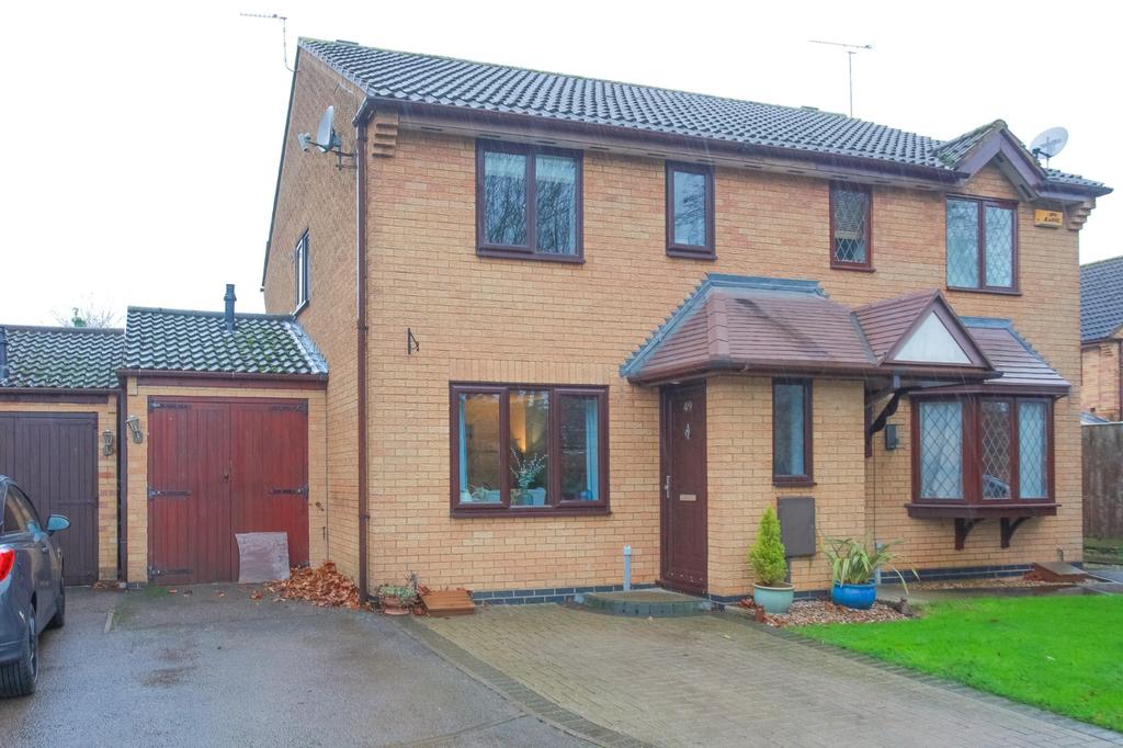 Winchester Close, Banbury 3 bed semidetached house £289,950