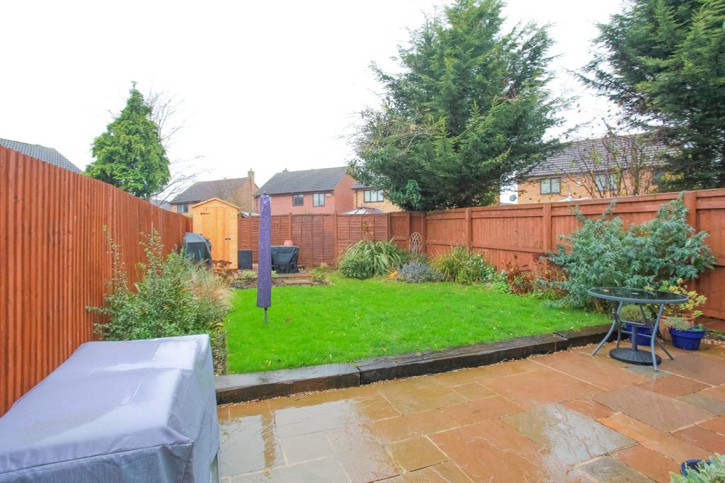 Winchester Close, Banbury 3 bed semidetached house £289,950