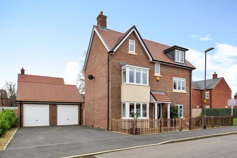5 bedroom detached house for sale - Pippin Road,  Aylesbury,  HP18