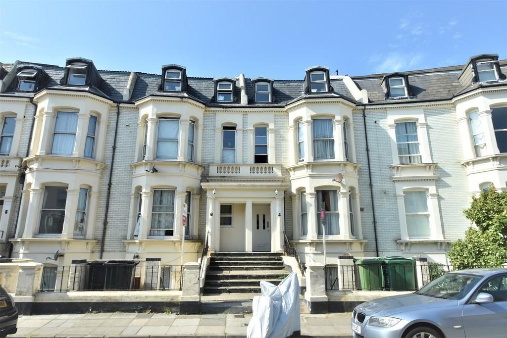 46 Alhambra Road, Southsea... 1 bed flat £90,000