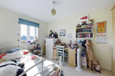 105 Greenways, Gloucester, GL4 3SA