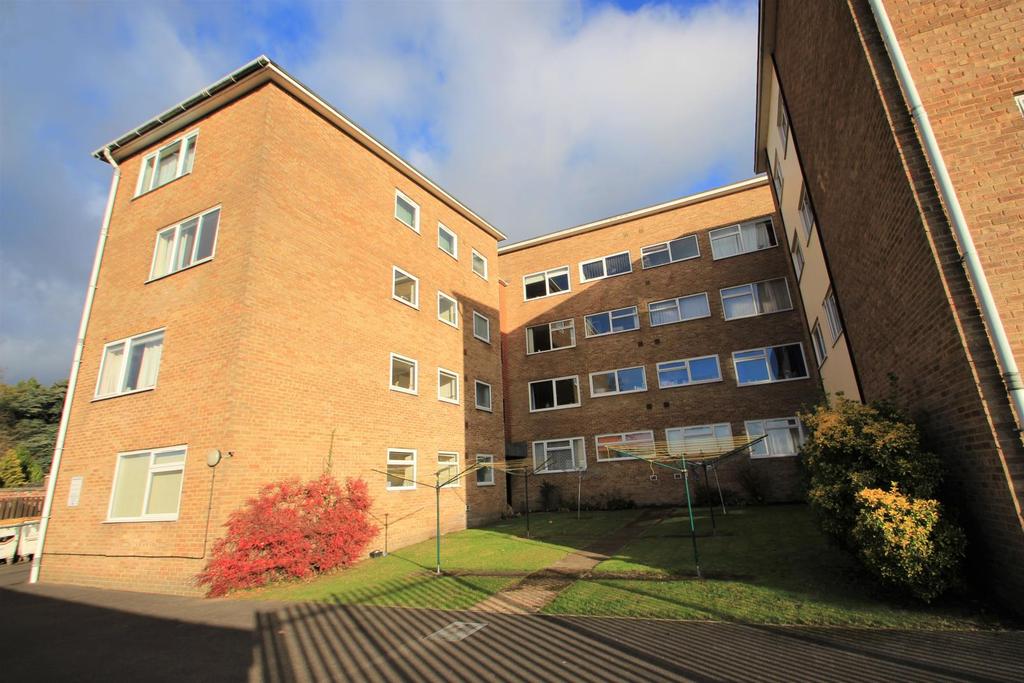 11 Elm Court Elm Grove Road... 2 bed flat £169,950