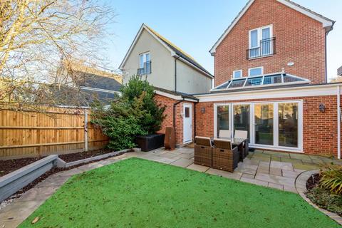 9 Austin Way, Bracknell, RG12 9HQ