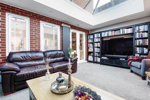 9 Austin Way, Bracknell, RG12 9HQ