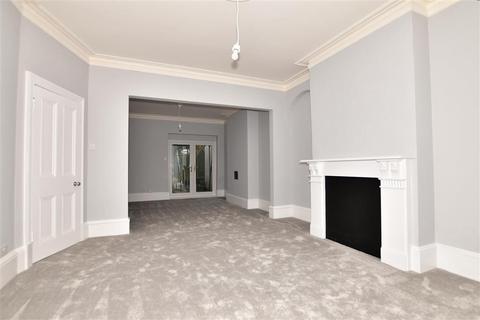 207 Cheriton Road, Folkestone, CT19 4AT