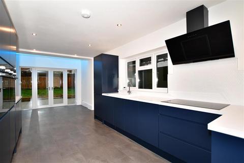 207 Cheriton Road, Folkestone, CT19 4AT