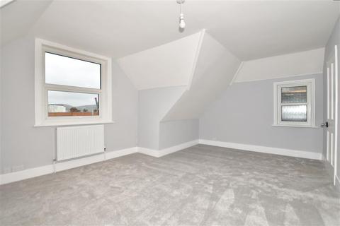 207 Cheriton Road, Folkestone, CT19 4AT