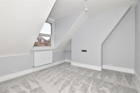 207 Cheriton Road, Folkestone, CT19 4AT