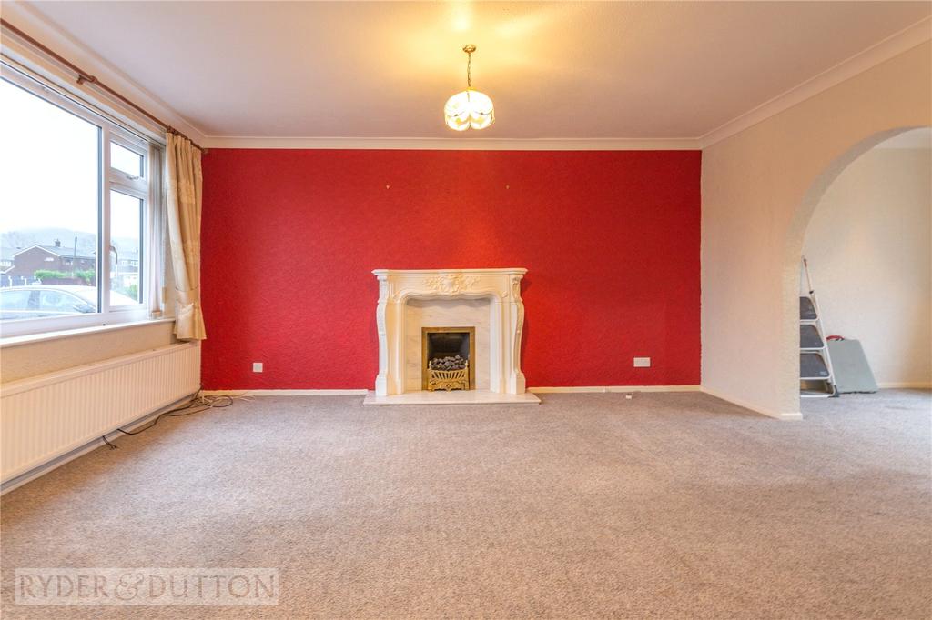 Lower Barn Road, Hadfield, Glossop, SK13 3 bed detached house £280,000