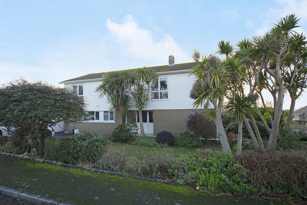 Le Tertre Estate, Castel, Guernsey, GY5 5 bed detached house £3,800 pcm (£877 pw)