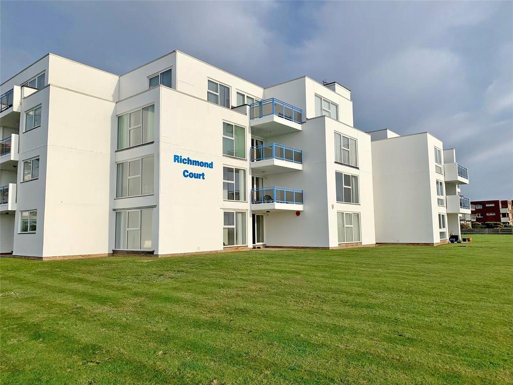 Park Lane, Milford on Sea, Lymington, SO41 3 bed apartment £695,000