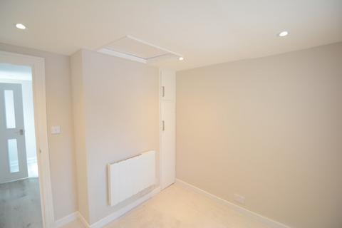 2 bedroom apartment to rent, Hersham