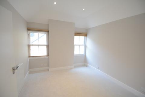 2 bedroom apartment to rent, Hersham