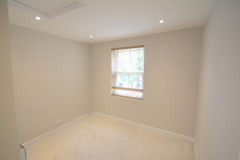 2 bedroom apartment to rent, Hersham