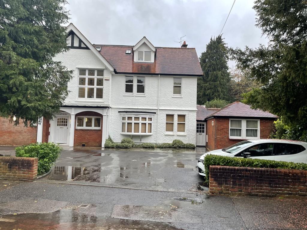 St Anthonys Road, Bournemouth 2 bed ground floor flat £995 pcm (£230 pw)