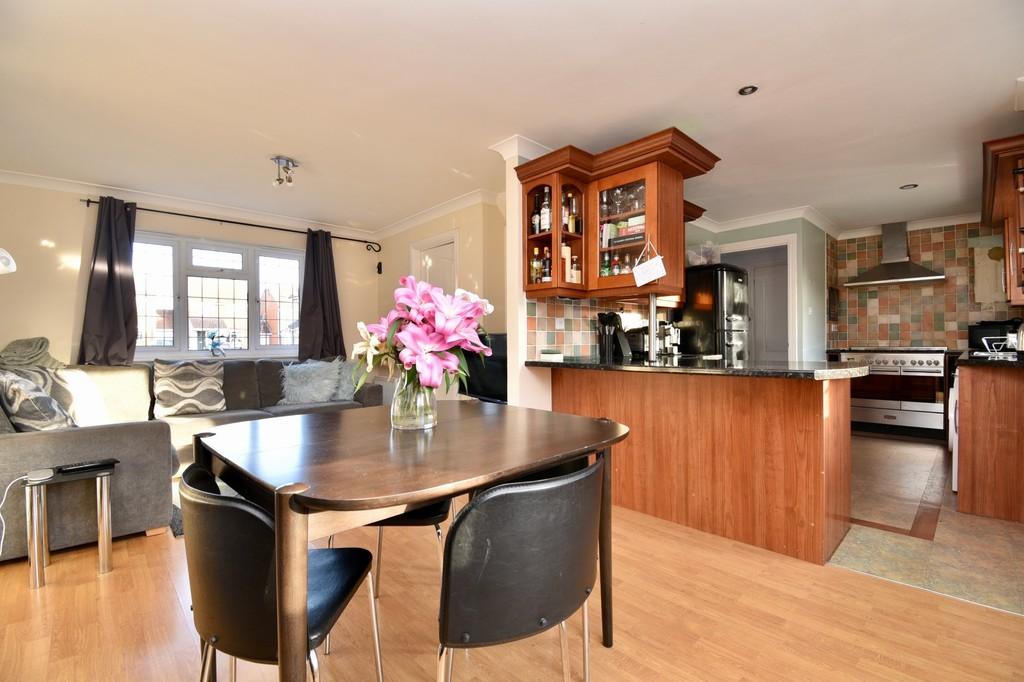 Hayfield, Stevenage 3 bed end of terrace house £360,000