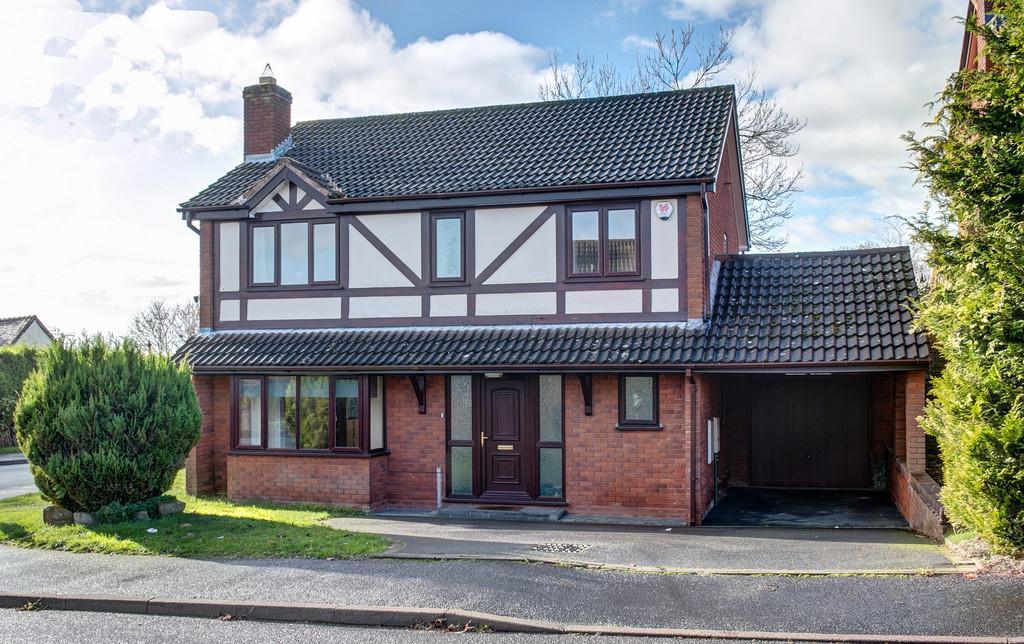 Hillview Road, Lickey End, Bromsgrove, B60 1JZ 4 bed detached house £